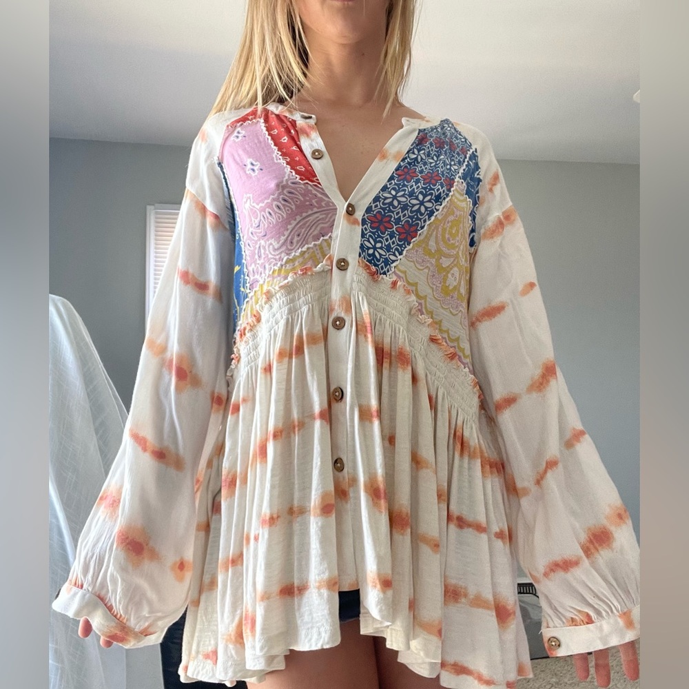 FREE PEOPLE. BLOUSE. TUNIC. SIZE MEDIUM. BUTTON DOWN. COLORFUL. SUMMERY TIE DYE
